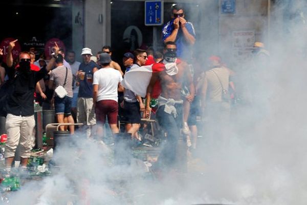 Le 11 juin 2016 en marge du match Angleterre/Russie des supporters des deux pays se sont violemment affrontés dans les rues de Marseille 