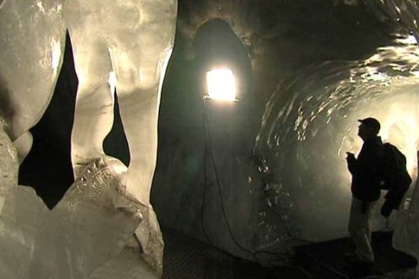 La fin de l'été sonne la fermeture de la grotte de glace, les oeuvres éphémères tirent leur révérence. 