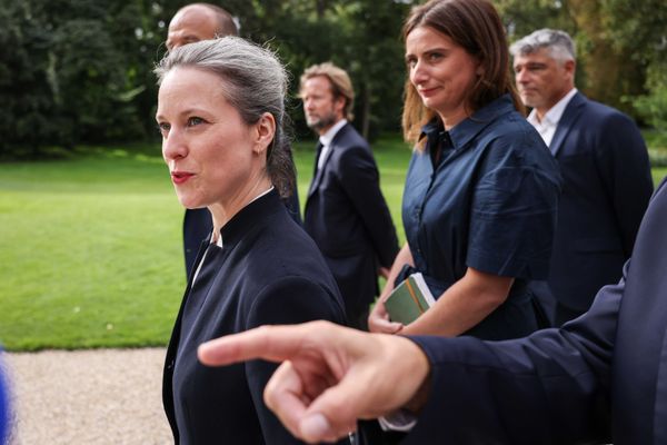 Lucie Castets et les membres du NFP à leur arrivée à l'Elysée, avant de rencontrer Emmanuel Macron.