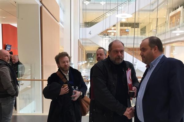 Jacques Poujol (l'ex-directeur général de Spanghero) avec ses avocats, Mes Antoine Vey et Eric Dupont-Moretti.



