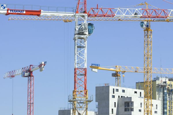 Nantes Accident Mortel En Haut D Une Grue De Chantier