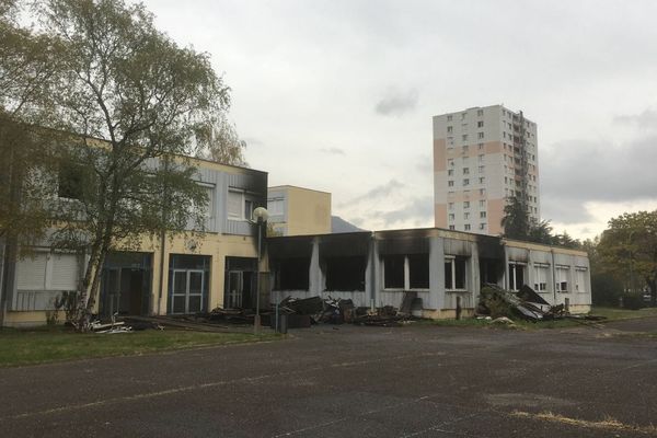 Un incendie a détruit le siège de la police municipale de Pont-de-Claix dans la nuit du lundi 5 au mardi 6 novembre 2018.