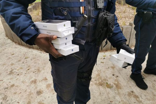 Deux femmes revendaient des Iphone 15 et des Airpods. Elles ont été interpellées sur le marché de la Faourette à Bagatelle.