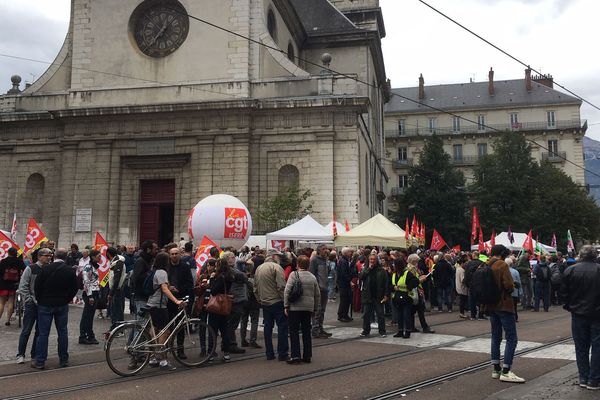 Environ 850 personnes ont manifesté à Grenoble mardi 24 septembre, selon les chiffres de la police.