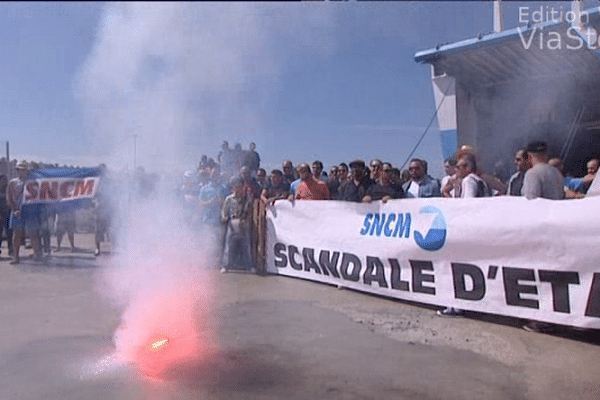 01/07/14 - Action coup de poing des marins grévistes de la SNCM sur le port de Bastia (Haute-Corse)