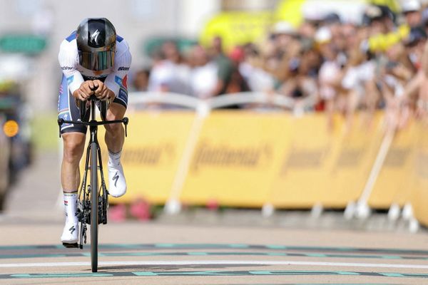 Remco Evenepoel, coureur belge de l'équipe Soudal Quick Step sur la ligne d'arrivée à Nuits-Saint-Georges, lors de la 7ème étape contre la montre vendredi 5 juillet