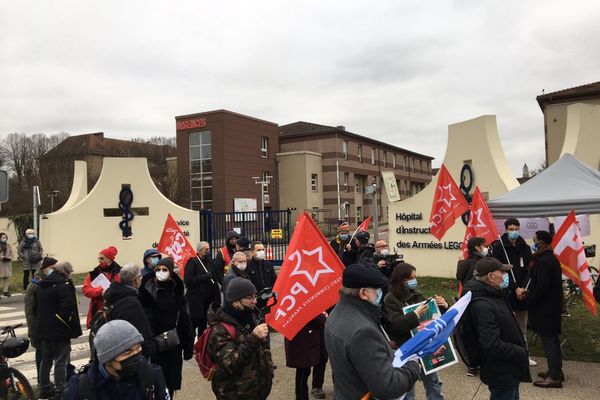 Mobilisation pour le maintien de tous les services à l'hôpital Legouest de Metz.