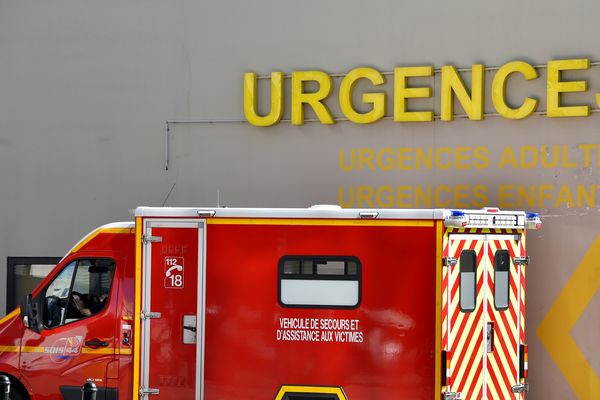 En Haute-Loire, un violent accident s'est produit sur la RN 102 à Salzuit en Haute-Loire, un poids lourd et deux voiture sont entrées en collision. 