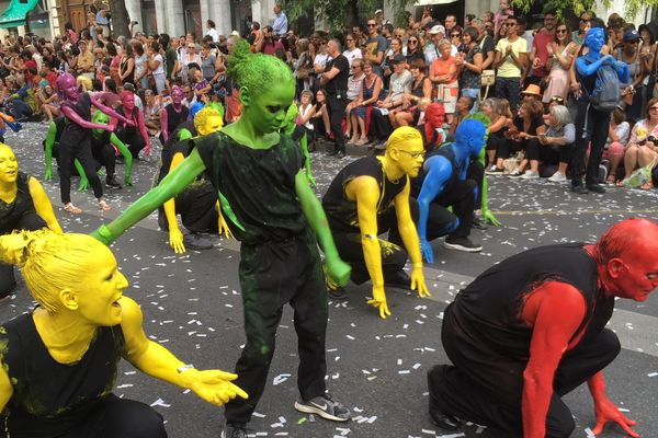 Les lyonnais ont retrouvé le défilé de la Biennale dans les rues auquel ils avaient dû renoncer pour des raisons de sécurité 