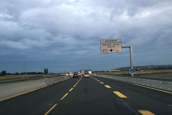 Jusqu’au vendredi 14 septembre, de nouvelles fermetures nocturnes sur l’A75 sont prévues,  afin de poursuivre les travaux d’élargissement à 2X3 voies de l’autoroute, près de Clermont-Ferrand.