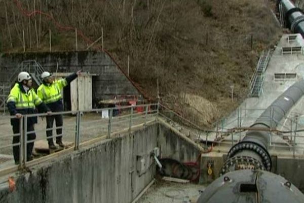 La centrale se situe à Séez, près de Bourg-Saint-Maurice (Savoie)