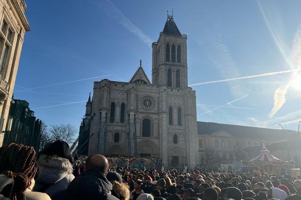 L'hommage à Sedan place de la mairie à Saint-Denis.