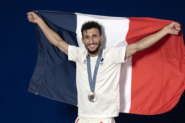 JO Paris 2024 : l'Occitanie est la deuxième région contributrice de médaillés de France, la plaçant devant certains pays. Sofiane Oumiha médaillé d'argent en Boxe poids légers (-63,5 kg) aux JO de Paris 2024.