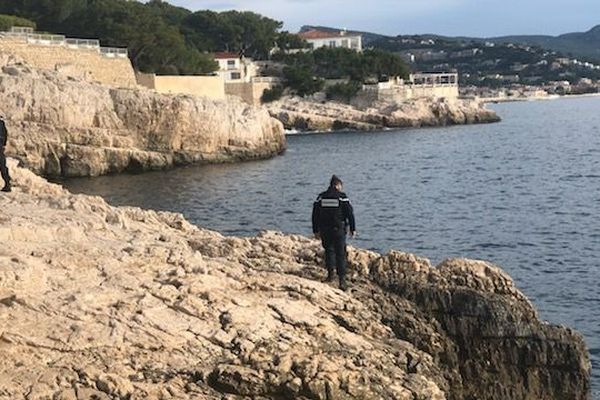 Ce mardi 26 novembre, les gendarmes poursuivent les recherches. Un pêcheur, âgé de 44 ans, est porté disparu depuis samedi soir à Cassis.