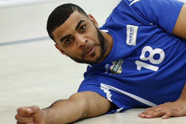 Earvin Ngapeth, réceptionneur-attaquant vedette de l'équipe de Modène (Italie)