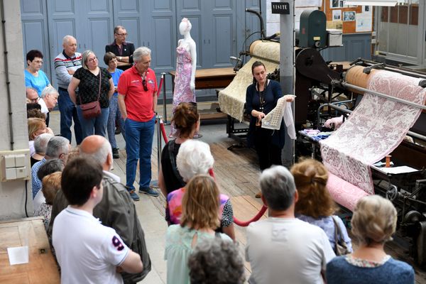 À l’occasion des Journées Européennes du Patrimoine 2024, le musée des Soieries Bonnet ouvre grand ses portes pour faire découvrir les anciens ateliers de tissage qui ont tourné plus de 160 ans !