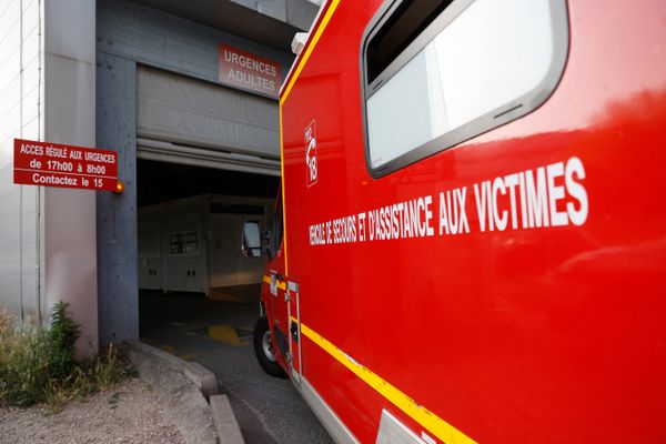 Une jeune fille a reçu trois coups de couteau à Sorgues, dans le Vaucluse selon les pompiers. Elle a été transporté à l'hôpital d'Avignon. Son pronostic vital n'est pas engagé. (Photo d'illustration)