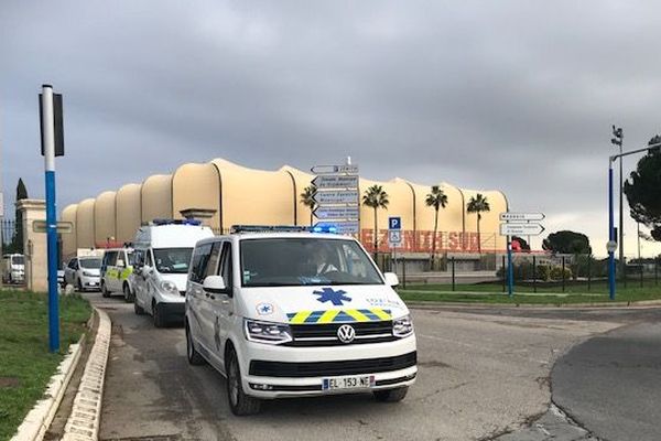 Environ 70 véhicules d'ambulanciers et de taxis s'organisent en cortège à Montpellier