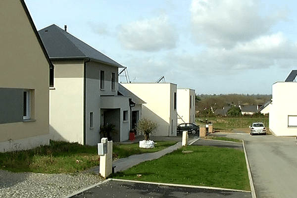 A Forcé près de Laval, les habitants du quartier du Closeau dénoncent les malfaçons de leurs logements BBC