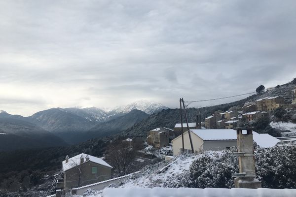 Ce jeudi matin, la neige est tombée à basse altitude, notamment dans le Fium'Orbu