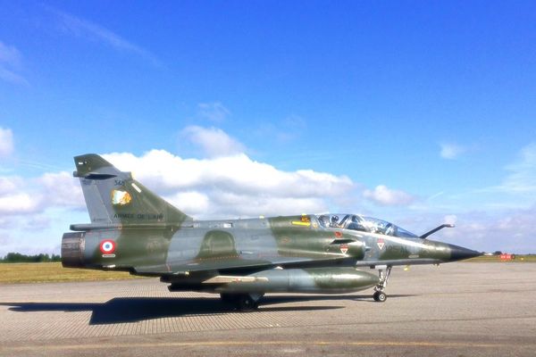 Un avion de chasse de l'escadron "Lafayette", avec une tête de Sioux comme emblème