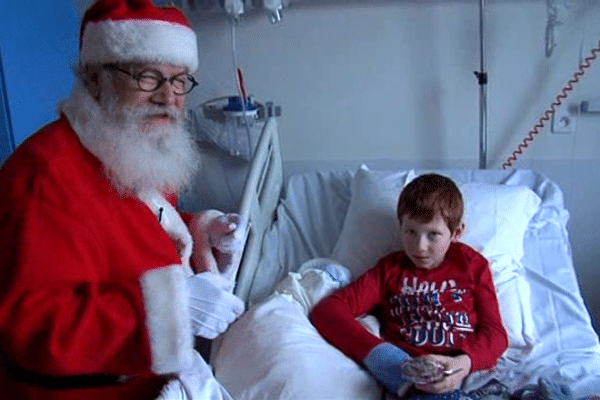 La visite du père Noël a eu lieu ce matin au CHU de Caen.