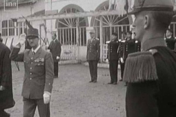 En 1963, l'école militaire de Billom (63) ferme ses portes. Une dernière cérémonie est organisée dans la cour de l'institution. 50 ans plus tard, les anciens enfants de troupe se sont retrouvés pour un défilé du souvenir. 