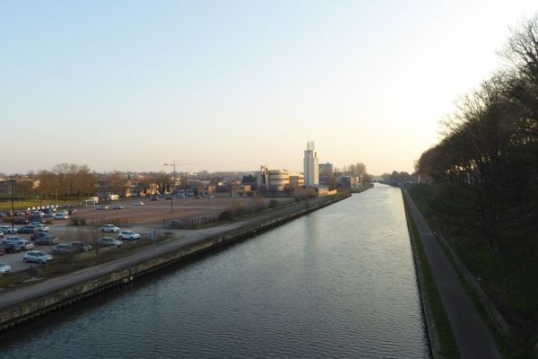 Une vue de l'Escaut depuis le pont Villars, à Valenciennes