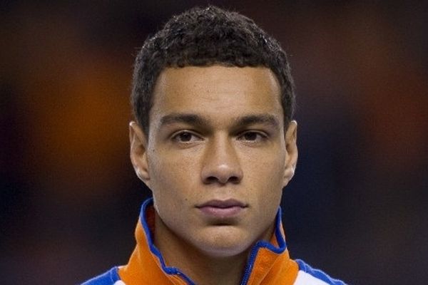 Le défenseur néerlandais Van der Wiel n'aurait pas caché son intention de rejoindre le club parisien.