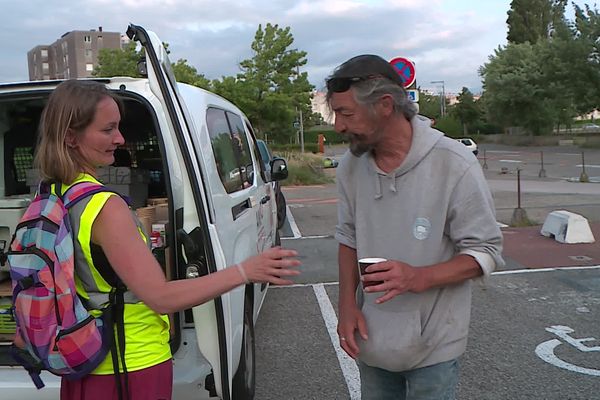 Le Samu social de Grenoble va à la rencontre des sans domicile fixe (SDF) tous les soirs.