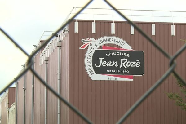 Les 136 salariés de l'usine de transformation de viande Saviel, implantée à Estillac, en Lot-et-Garonne, ont appris du jour au lendemain que leur établissement fermera au printemps prochain