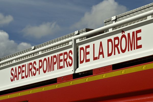 Les pompiers de la Drôme ont lutté une bonne partie de la nuit pour éteindre l'incendie d'une maison