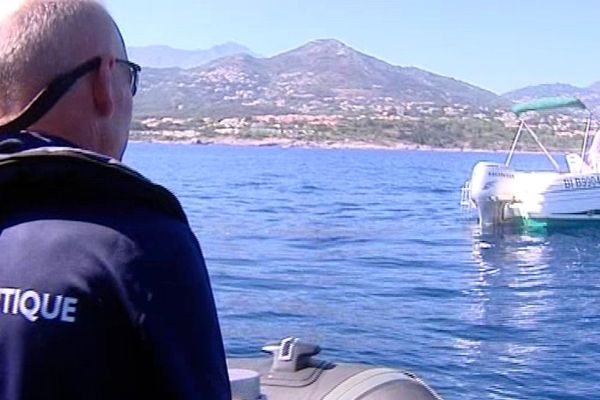 Les gendarmes de la brigade nautique effectuent des patrouilles afin de rappeler aux plaisanciers les consignes de sécurité, comme ici au large d'Ile-Rousse.