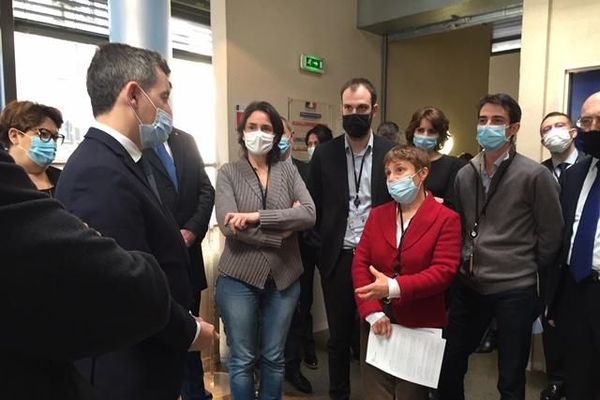 Gérald Darmanin face au personnel de la préfecture de la Haute-Vienne