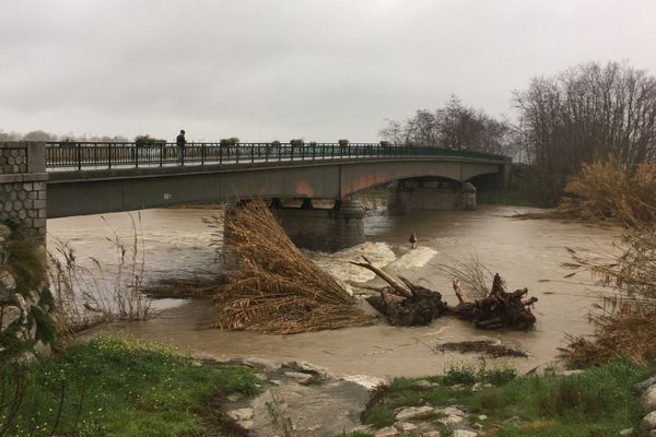 RT 10 le pont d'Aleria (Haute-Corse) fermée à la circulation en raison des intempéries