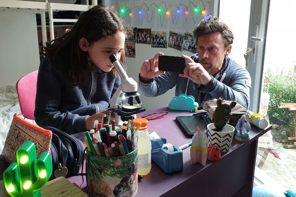 Le tournage de "première ligne" réalisé par Francis Renaud, avec sa fille Eva-Rose.