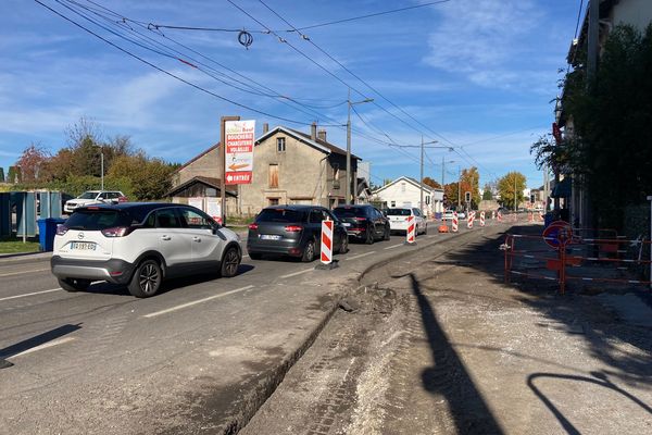 Travaux avenue du général Leclerc pour refaire la chaussée. 