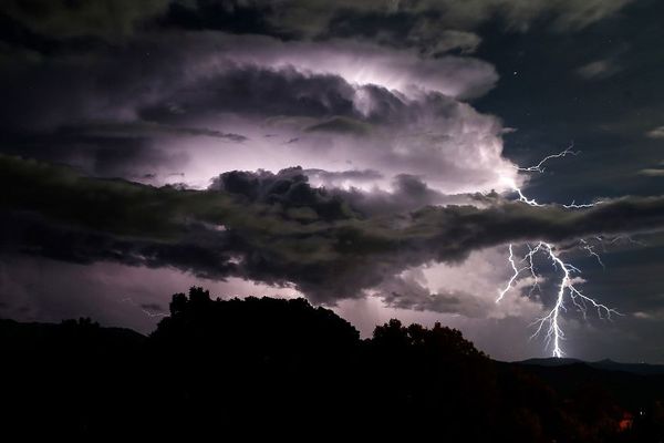 Les services de Météo France ont placé la Corse en vigilance jaune orages pour la journée de mardi. 