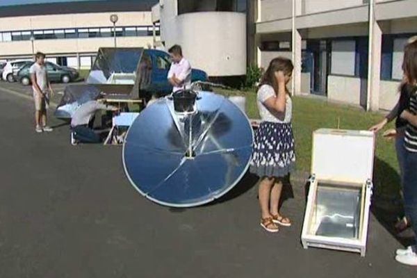 Lycée de Vaucanson - Four et cuiseurs solaires réalisés par des élèves de Terminale S