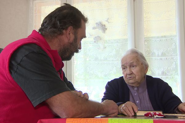 Lucette Favre a 89 ans est restée vivre à Salles-Curan.