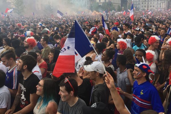 Quand l'Auvergne fête des champions du monde... c'est partout avec le même enthousiasme et la même ferveur, comme ici à Clermont-Ferrand.