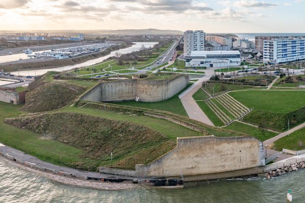 Entre centre-ville et plage, le fort Risban se fait une petite beauté.