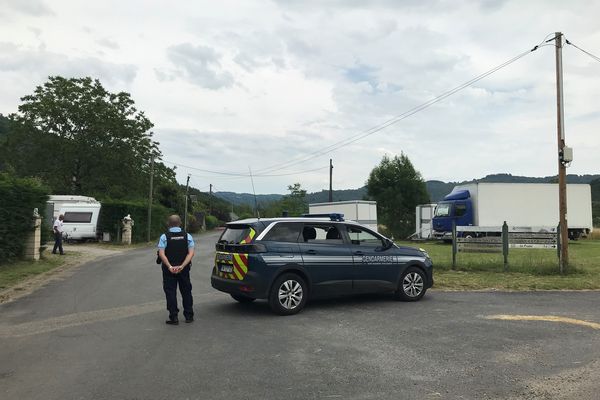 Les gendarmes ont mené des investigations sur la voiture du couple, stationnée sur un camping de Monceaux-Sur-Dordogne.