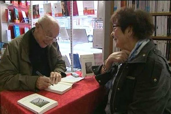 Parmi les auteurs présents, l'ancien médecin de Mortrée, Charles Lanot, qui publie ses mémoires.