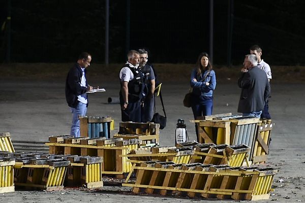 Un enfant de 7 ans et demi et sa soeur de 24 ans sont morts lors du feu d'artifice à Cholet, Maine et Loire, le 14 juillet 2022