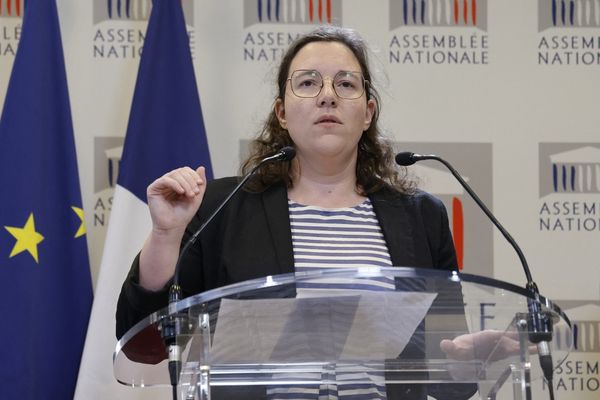 Cyrielle Chatelain lors d'une conférence de presse à l'Assemblée nationale sur l'adoption d'une motion de rejet contre le projet de loi immigration, le 11 décembre 2023.