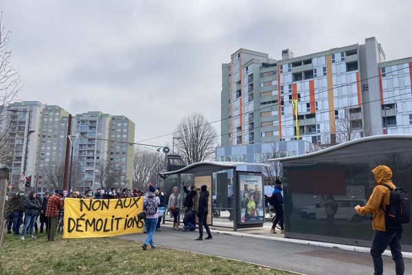 Manifestation du DAL (Droit au logement) organisée en marge de la visite de Jean Castex à Grenoble