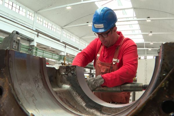 Jérôme travaille depuis plus de 20 ans comme ajusteur chez Constellium, à Issoire, dans le Puy-de-Dôme.