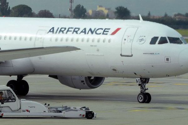 Un avion AirFrance sur le tarmac de l'aéroport Marseille-Provence en octobre 2015