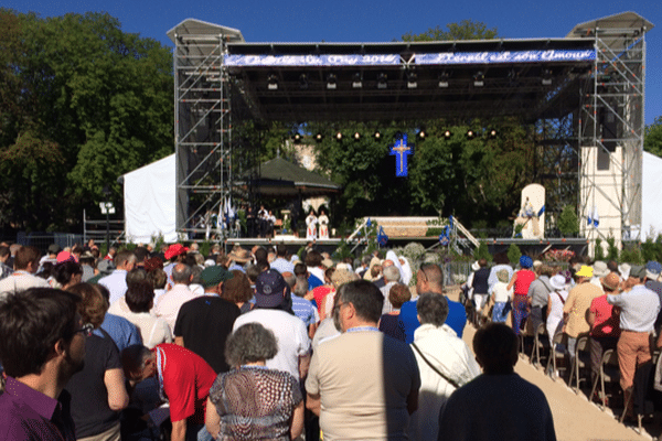 5 à 6000 personnes ont assisté à la messe des fêtes mariales au Puy-en-Velay